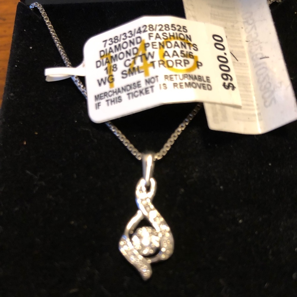 1/8 caret diamond pendant necklace NWT